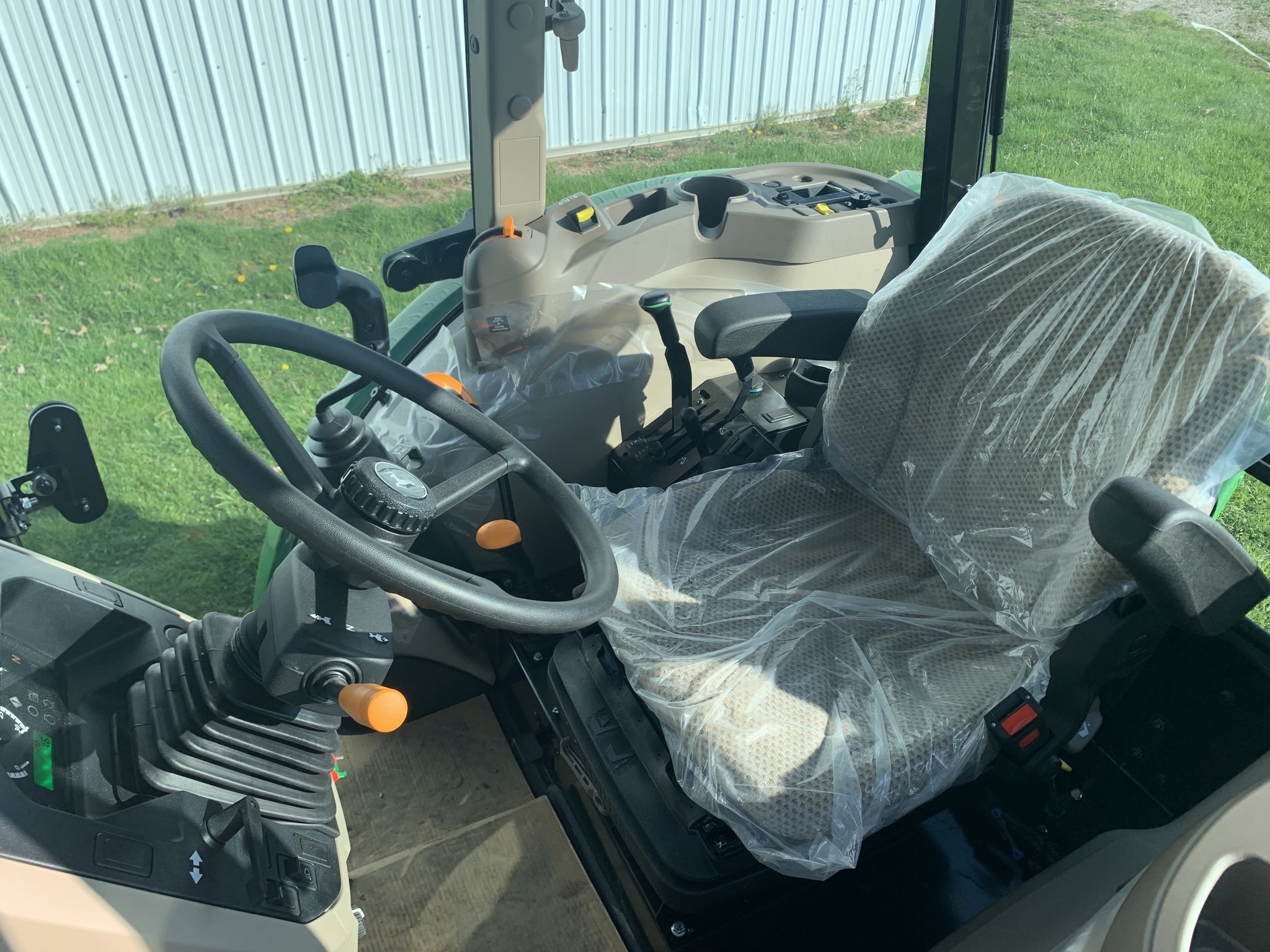 2024 John Deere 5067E Image 4