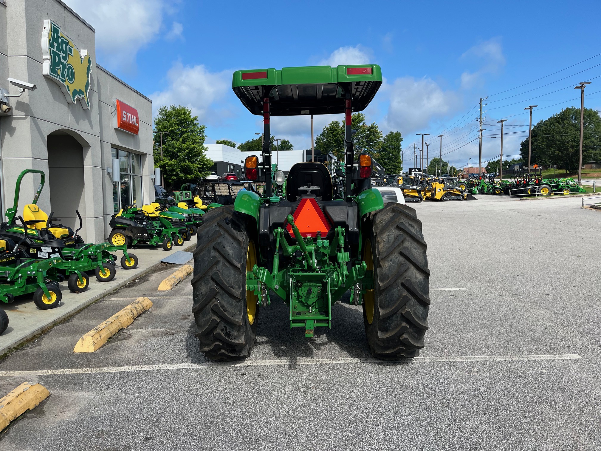 2023 John Deere 5067E Image 4