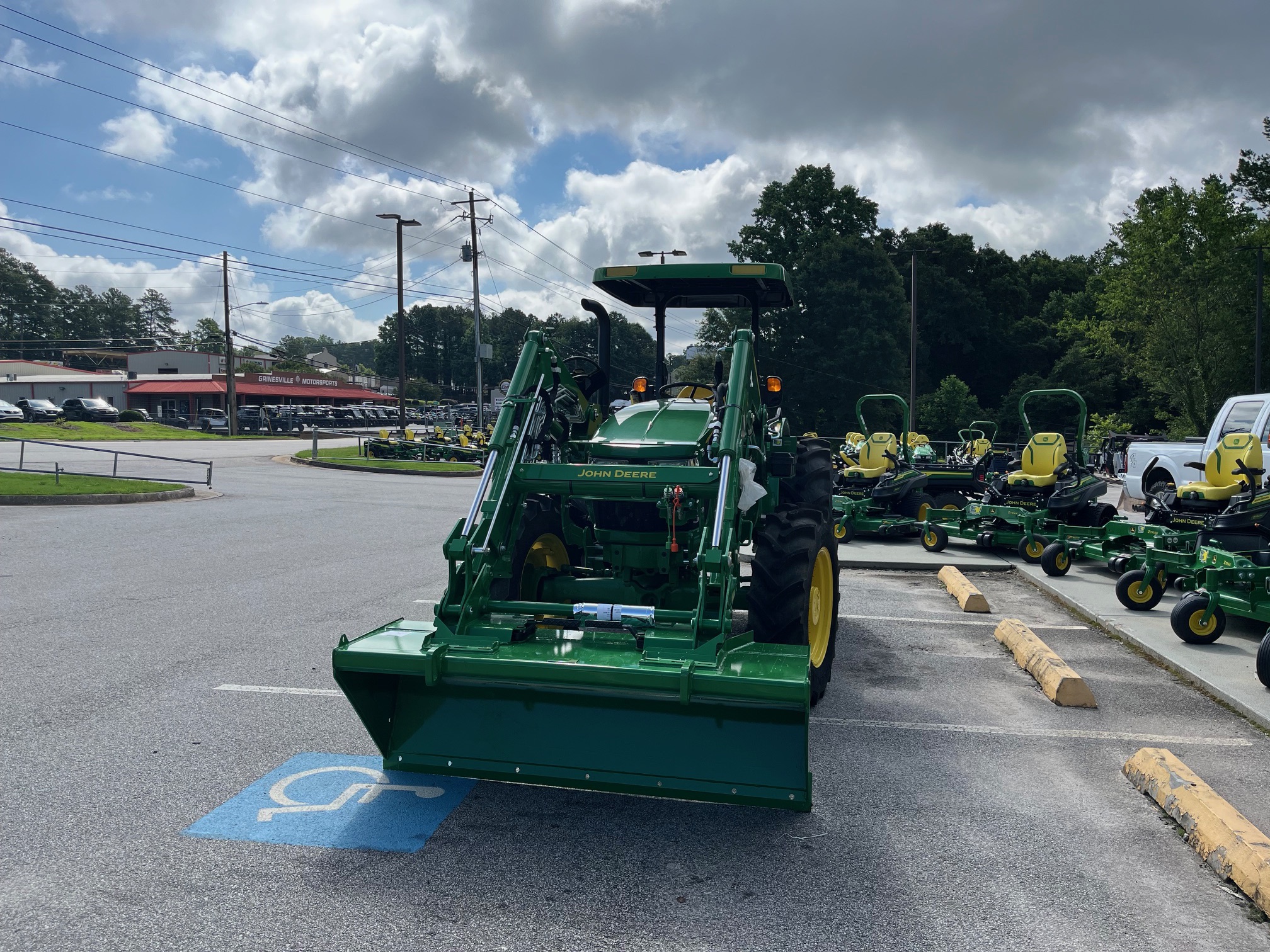 2023 John Deere 5067E Image 3