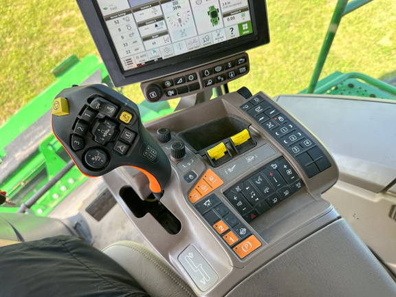 2023 John-Deere S770