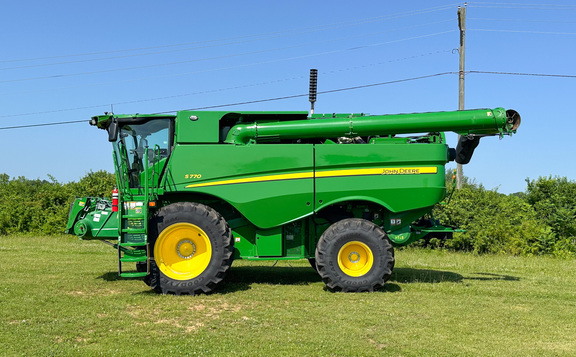 2023 John-Deere S770
