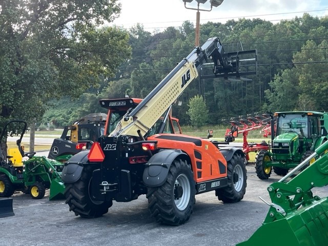 2024 JLG AG832 Image 13