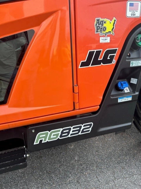 2024 JLG AG832 Image 2