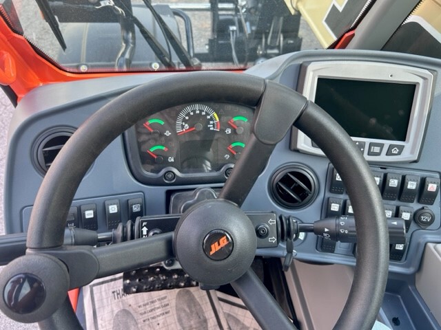 2024 JLG AG832 Image 12
