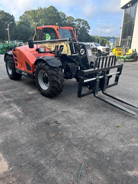 2024 JLG AG832 Image 4