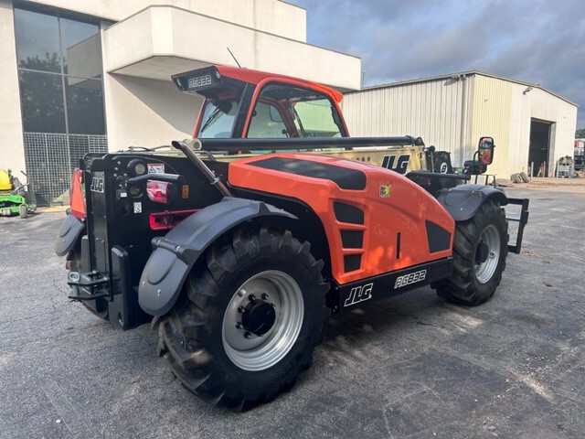 2024 JLG AG832 Image 5