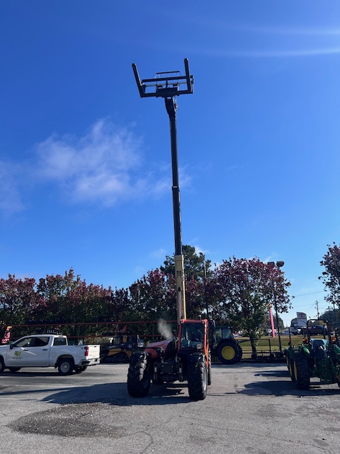 2024 JLG AG832 Image 3