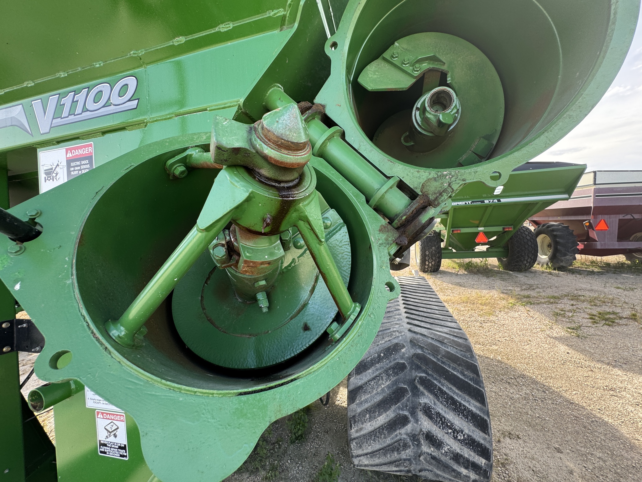  2017 Brent V1100 at Heritage Tractor in Mendota, IL