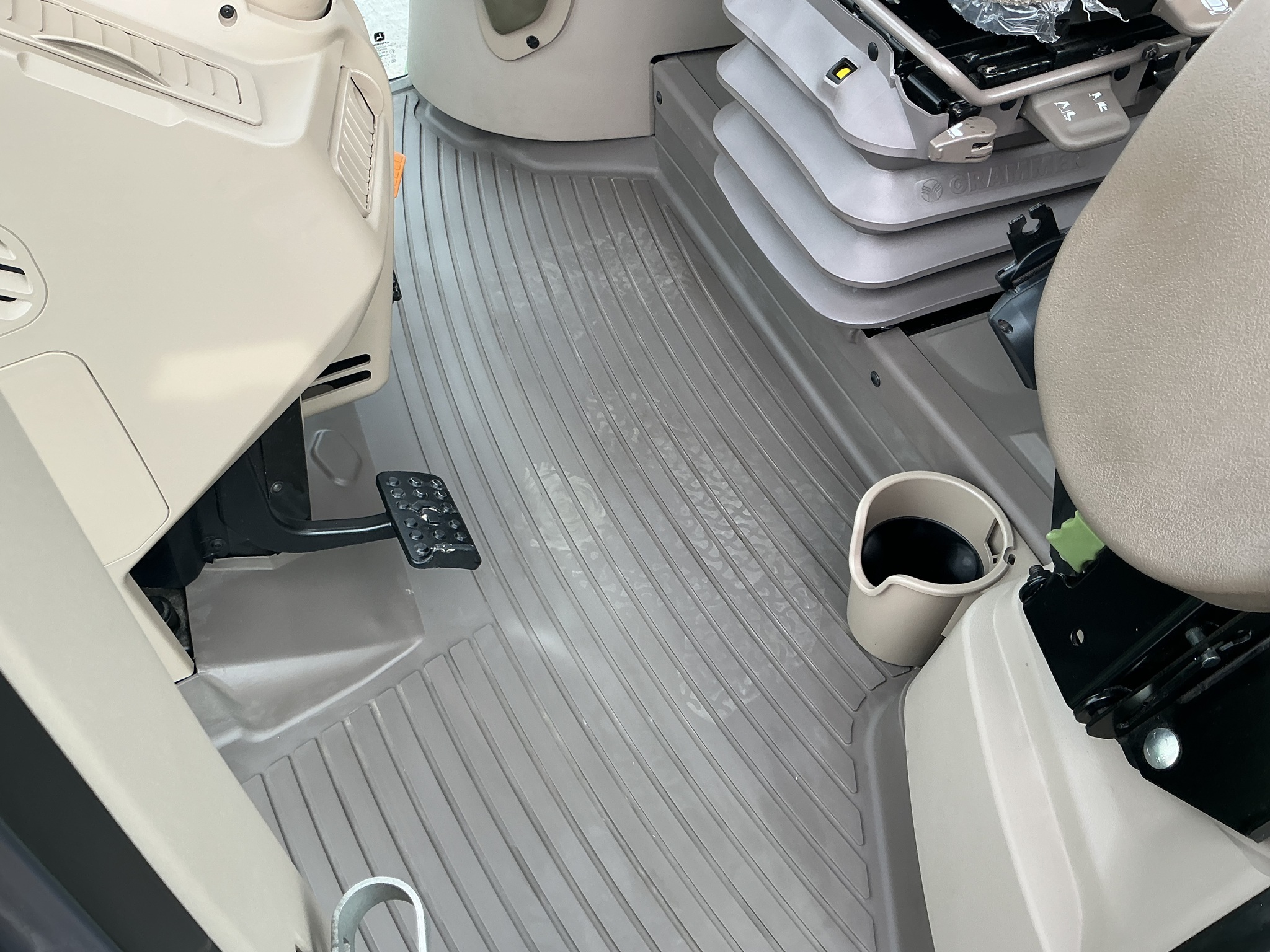 2024 John Deere 6130M Image 26