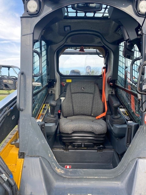2023 John Deere 333G Image 6