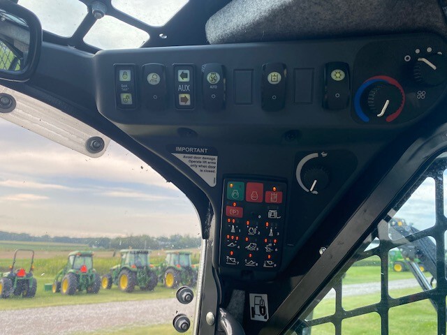 2023 John Deere 333G Image 9