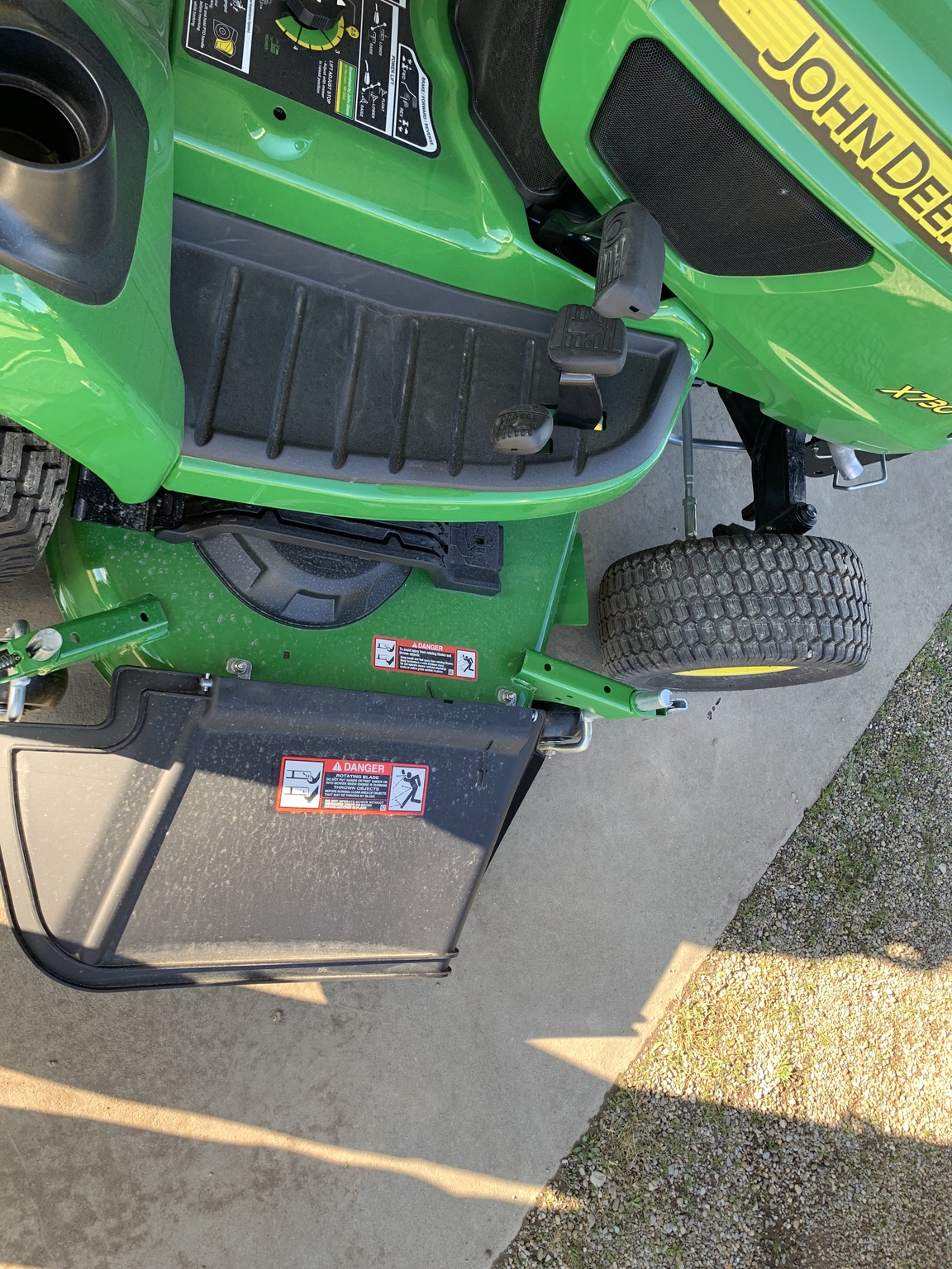 John Deere X730 Image 8