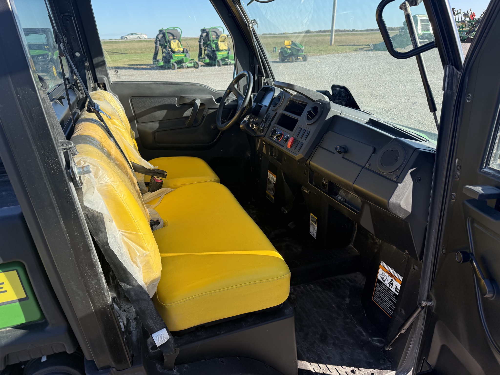  2022 John Deere XUV 835M at Heritage Tractor in Carthage, IL