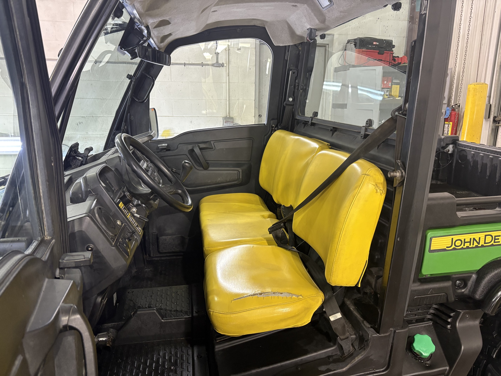 2018 John Deere XUV 865M Image 9