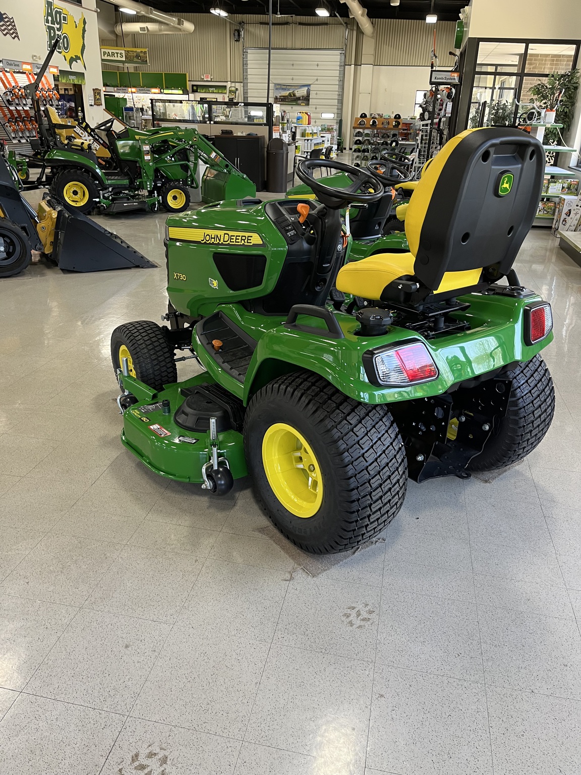 2024 John Deere X730 Image 3