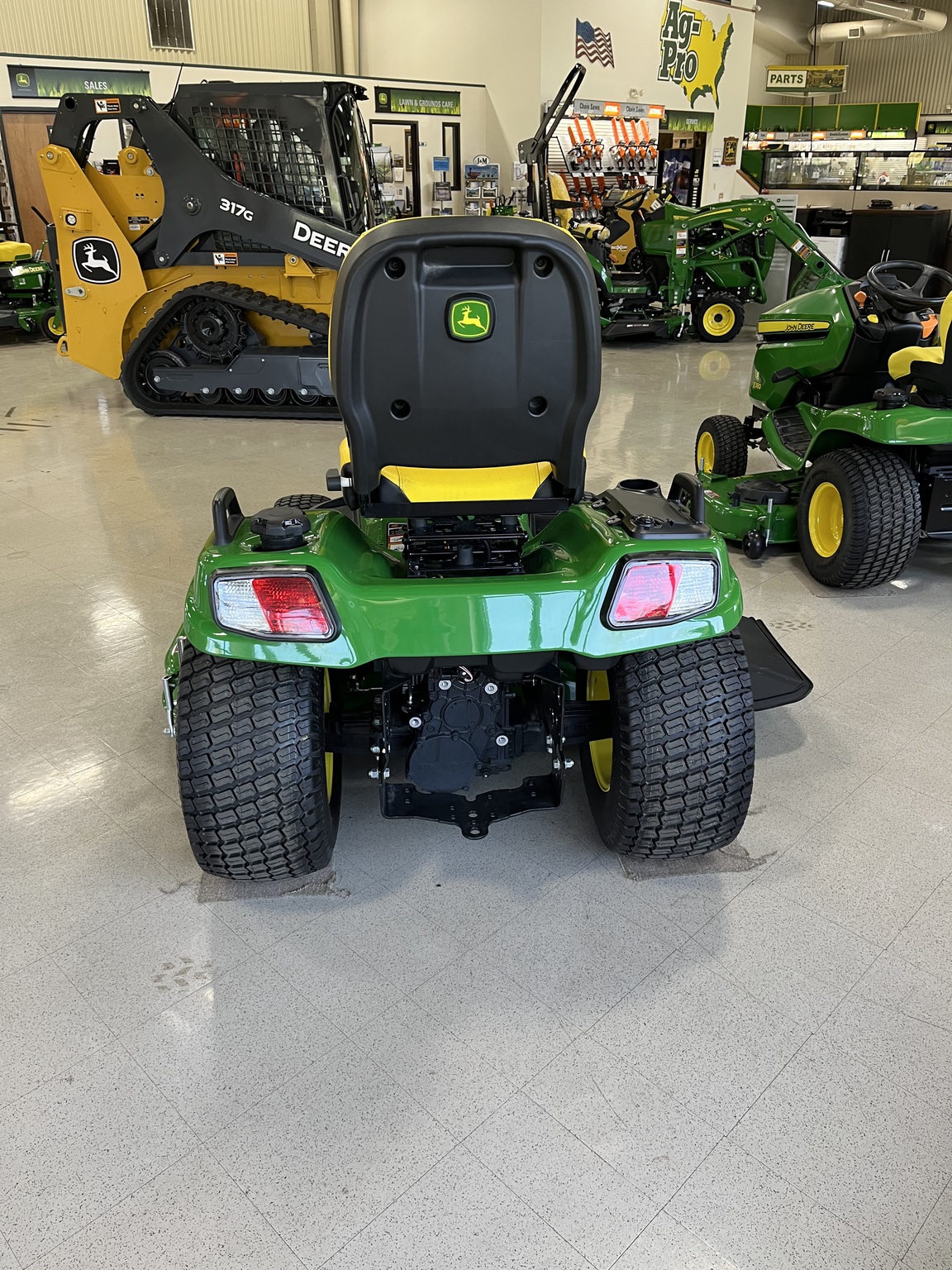 2024 John Deere X730 Image 4