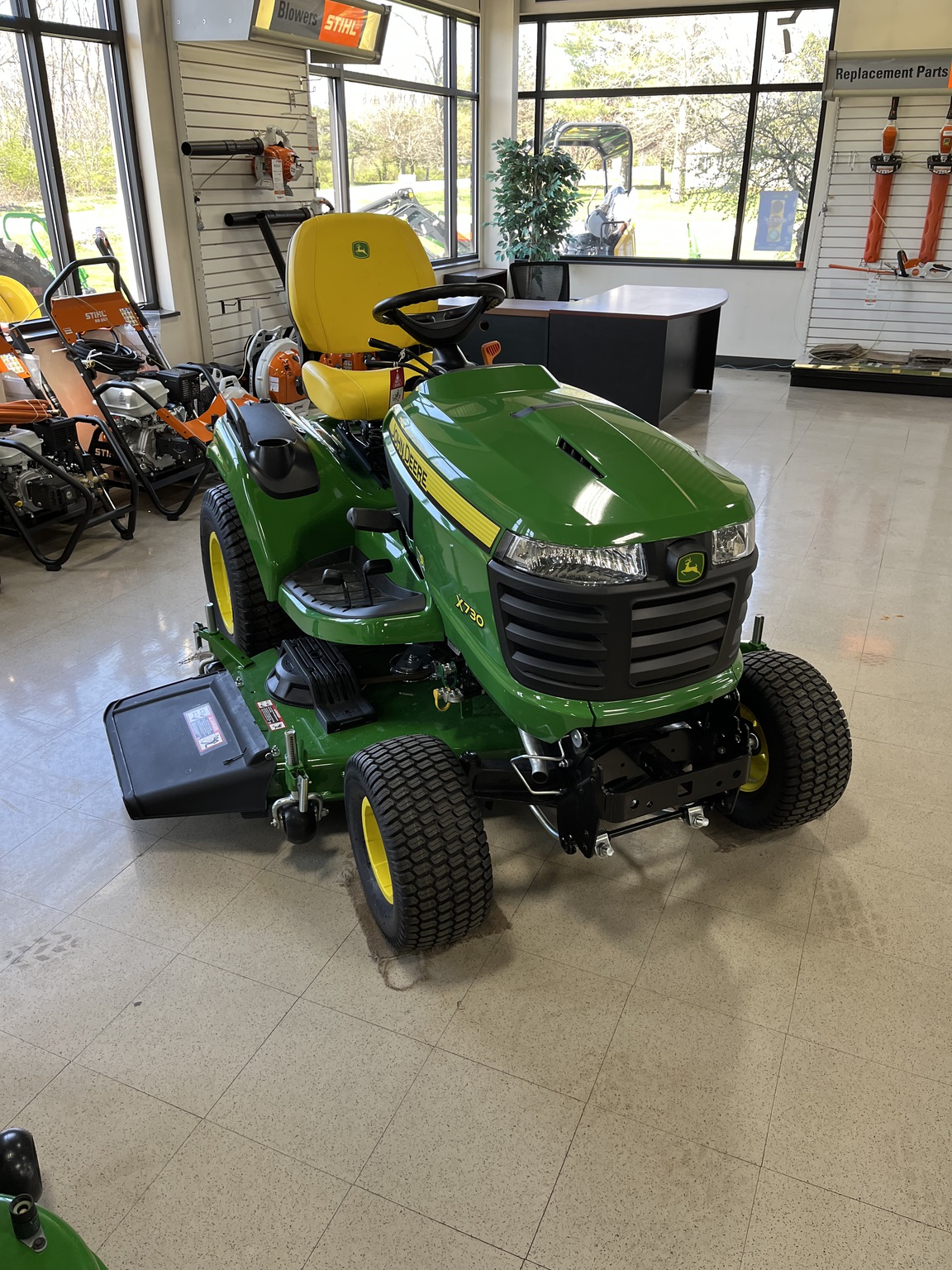 2024 John Deere X730 Image 7