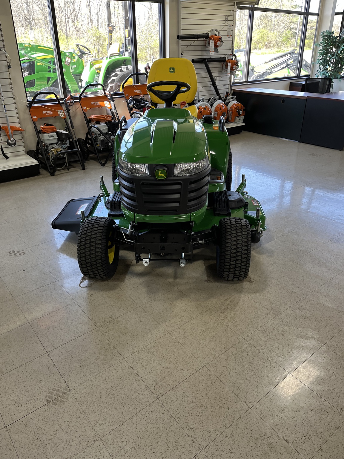 2024 John Deere X730 Image 8