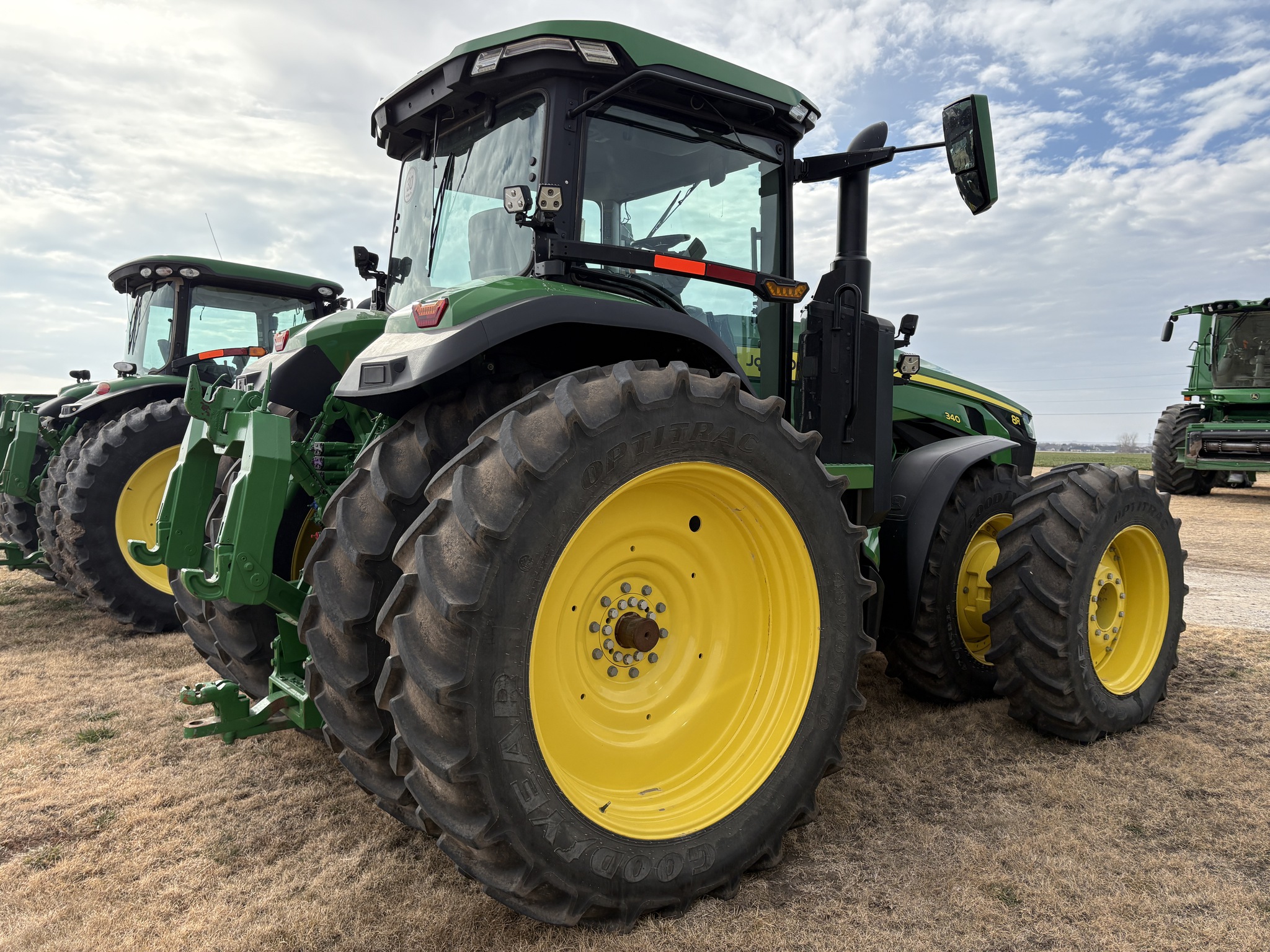 2023 John Deere 8R 340 Image 4