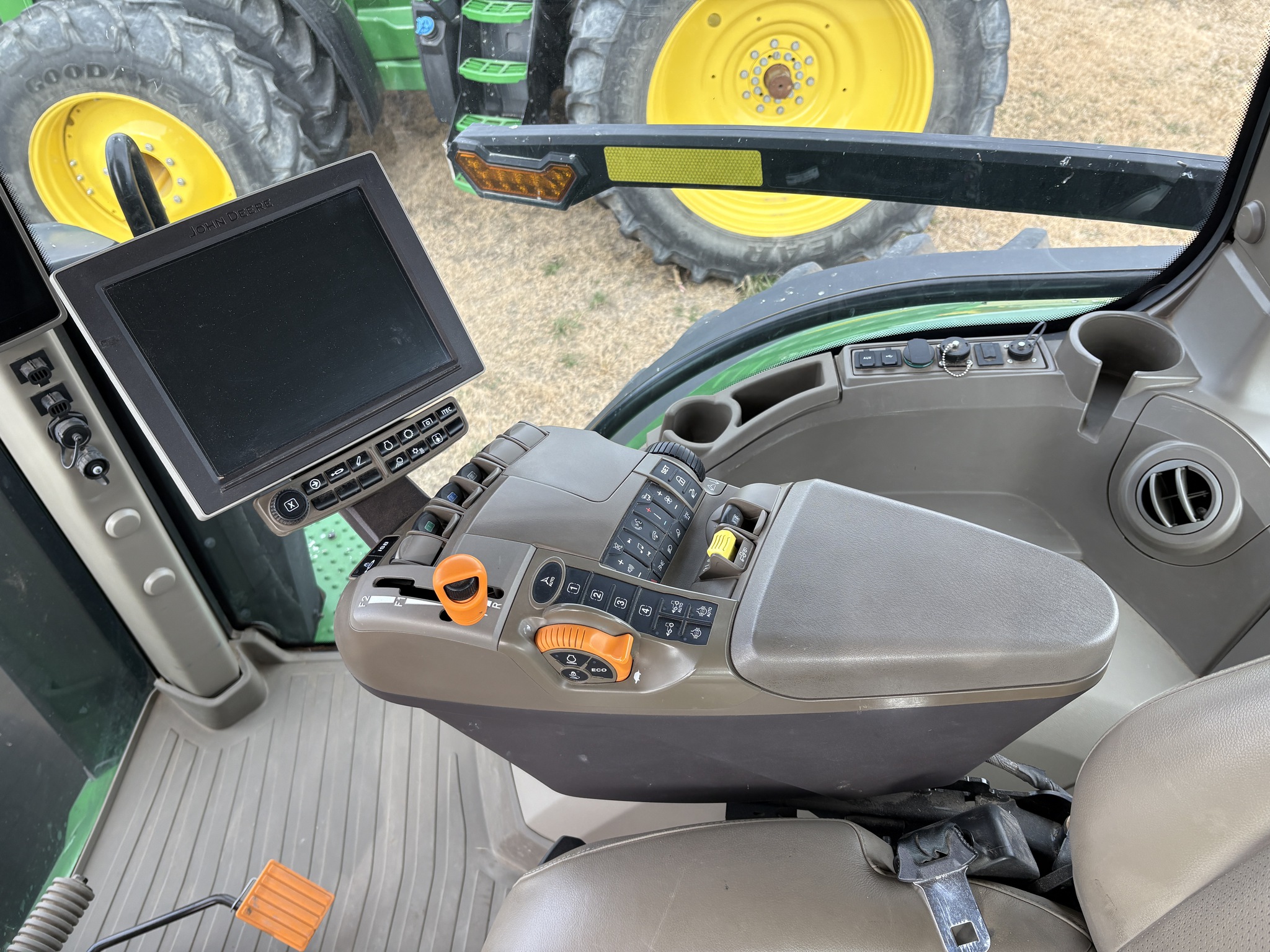 2023 John Deere 8R 340 Image 8