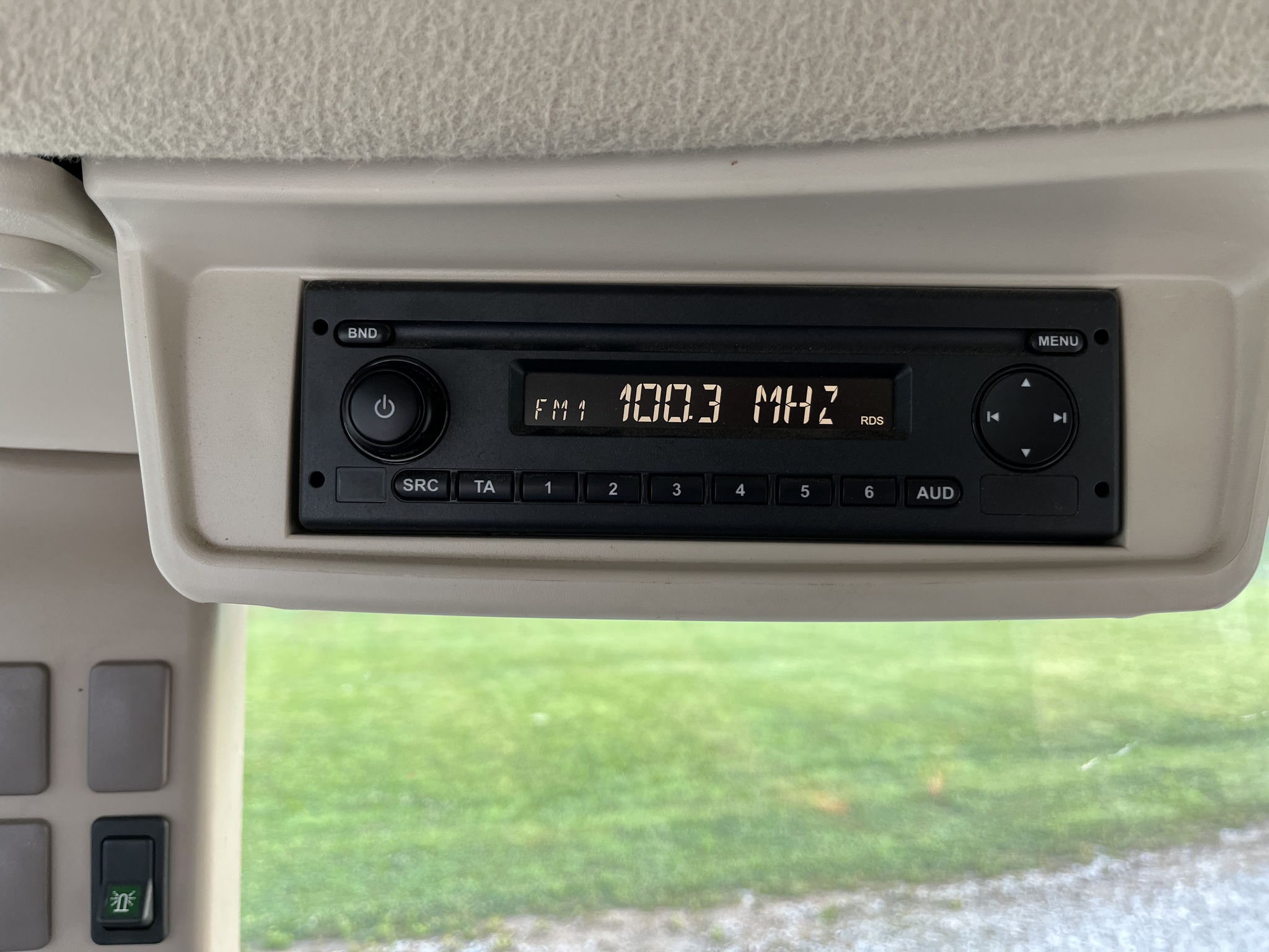 2022 John Deere 5100M Image 12