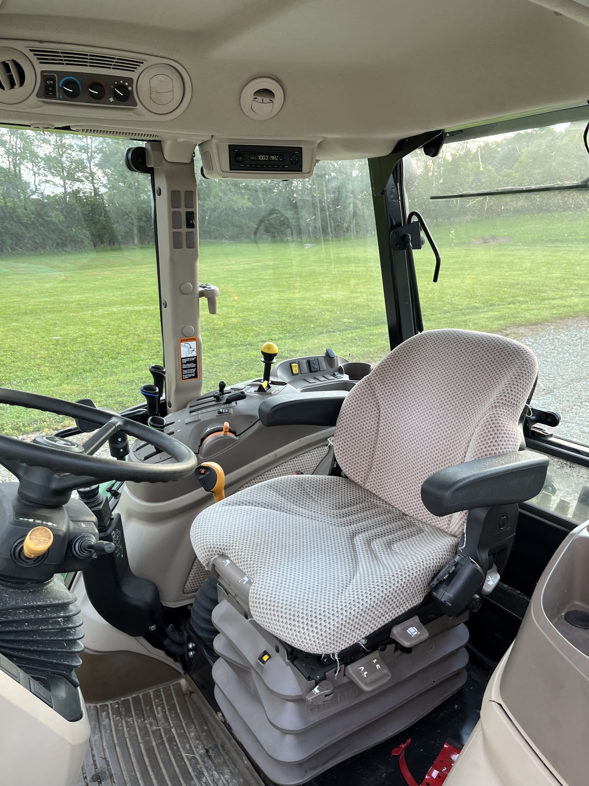 2022 John Deere 5100M Image 10