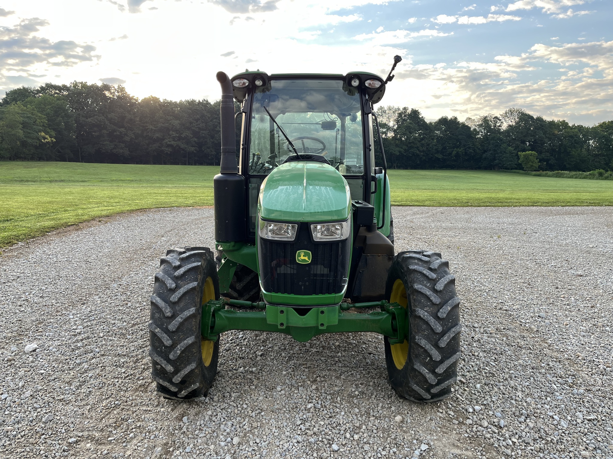 2022 John Deere 5100M Image 8