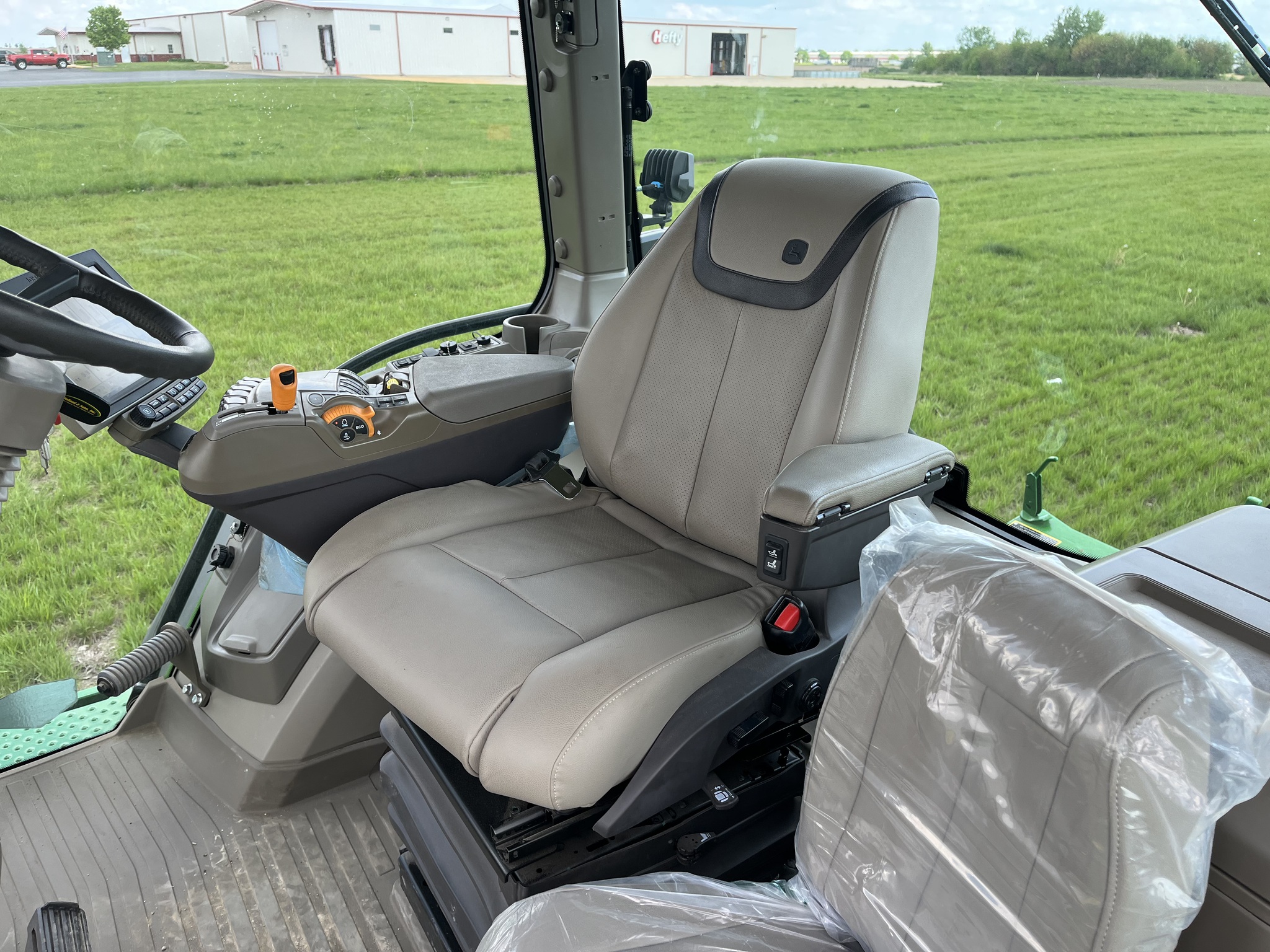  2023 John Deere 8R 370 at Heritage Tractor in Princeton, IL
