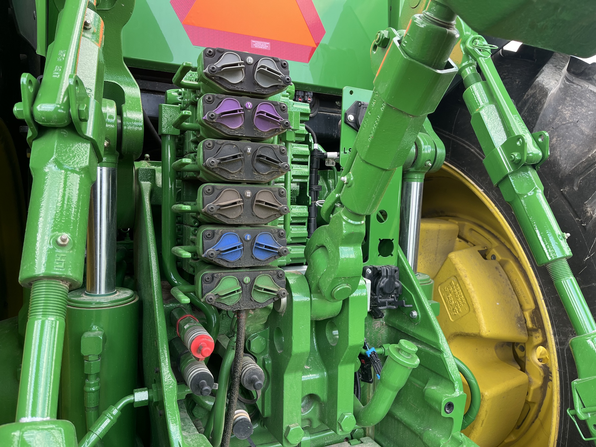  2023 John Deere 8R 370 at Heritage Tractor in Princeton, IL