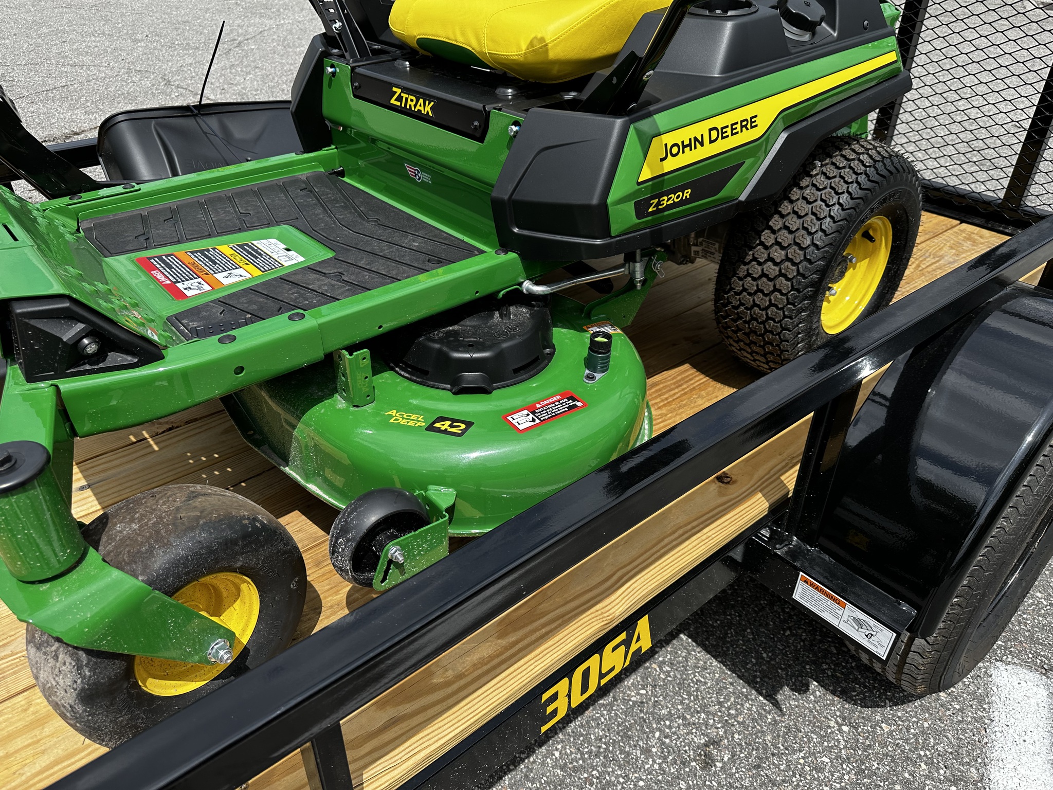 2025 John Deere Z320R Image 2
