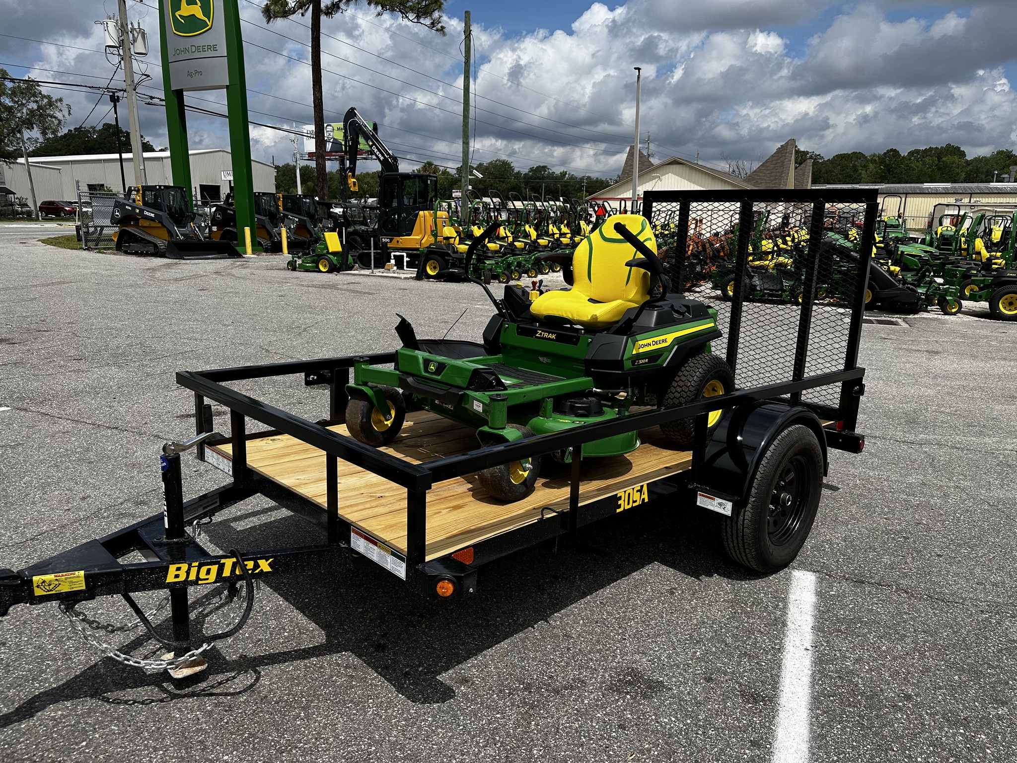 2025 John Deere Z320R Image 1