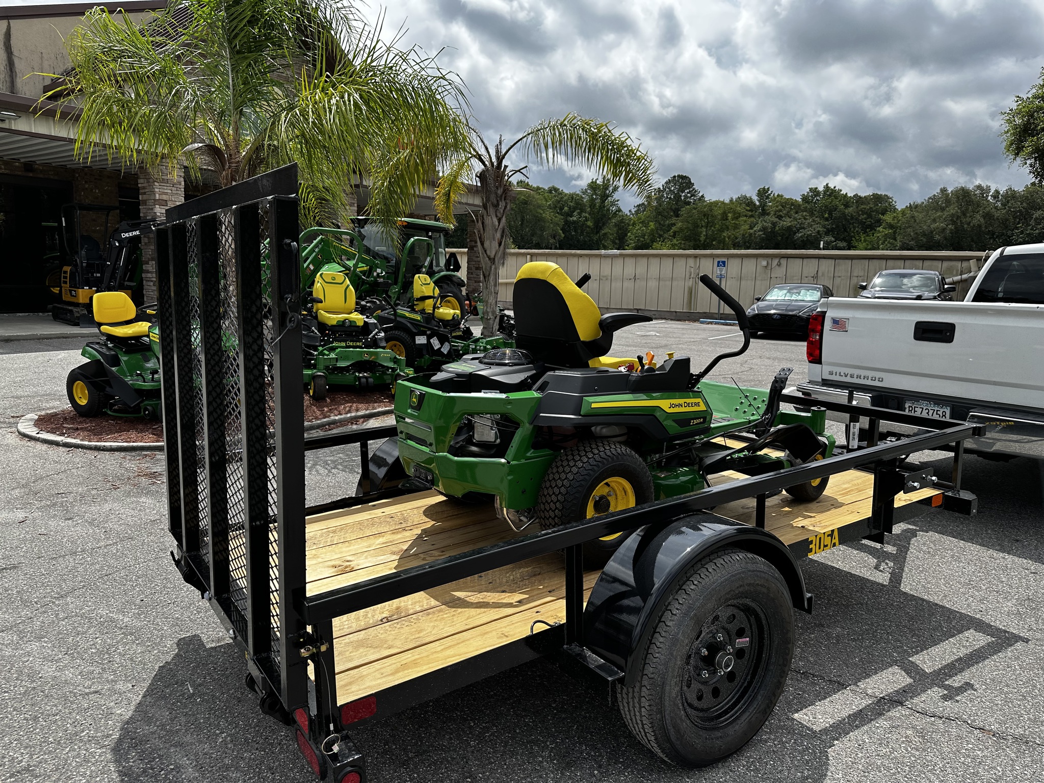 2025 John Deere Z320R Image 4