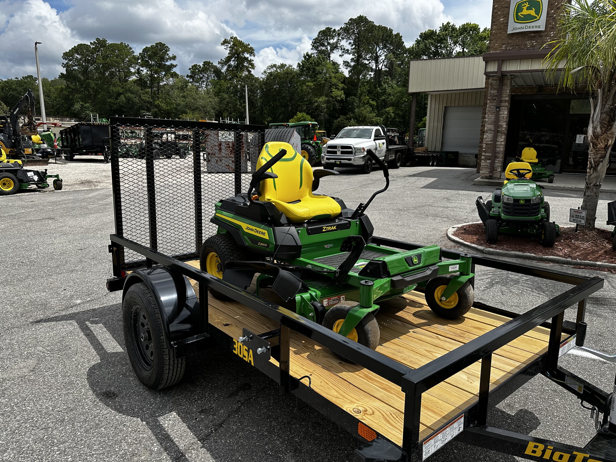 2025 John Deere Z320R Image 5