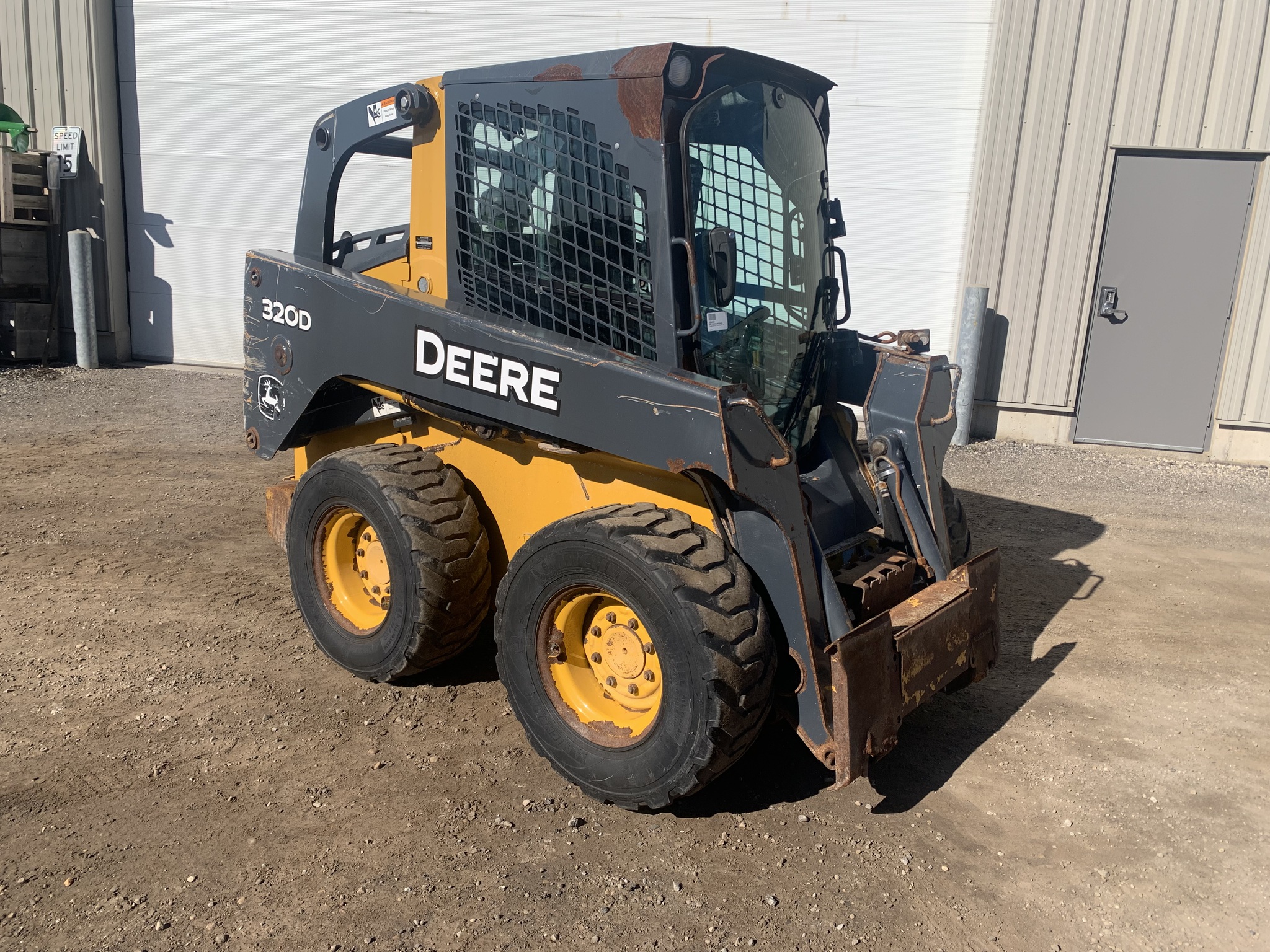 2011 John Deere 320D Image 1