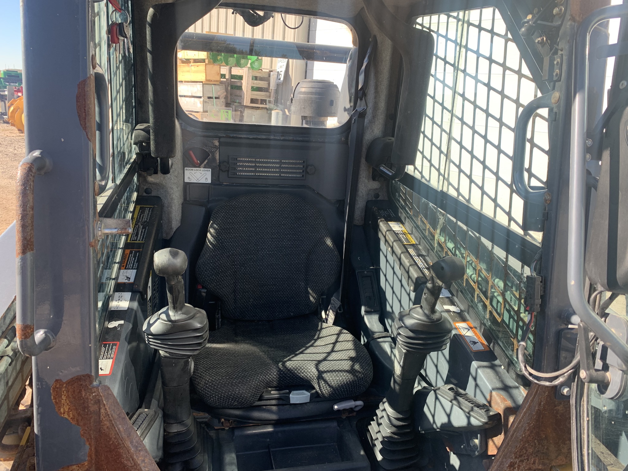 2011 John Deere 320D Image 8