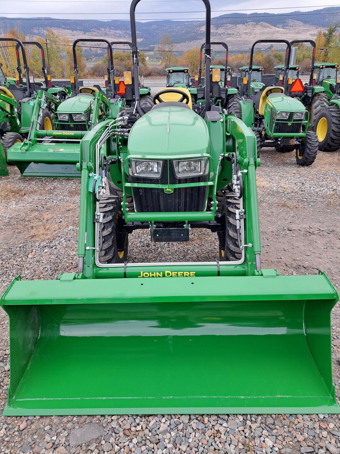 2023 John Deere 3025E Image 3
