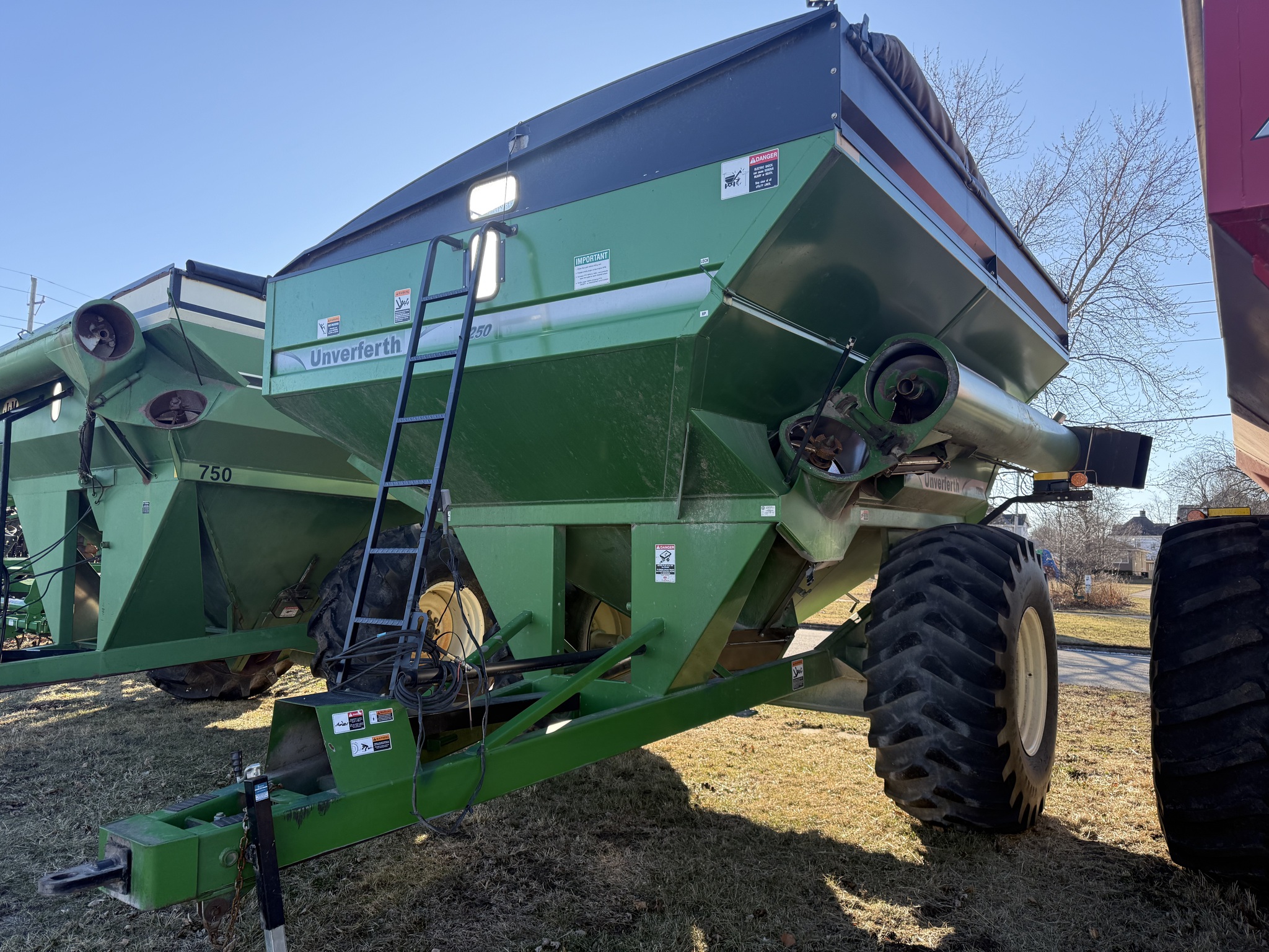  2009 Unverferth 7250 at Heritage Tractor in Pontiac, IL