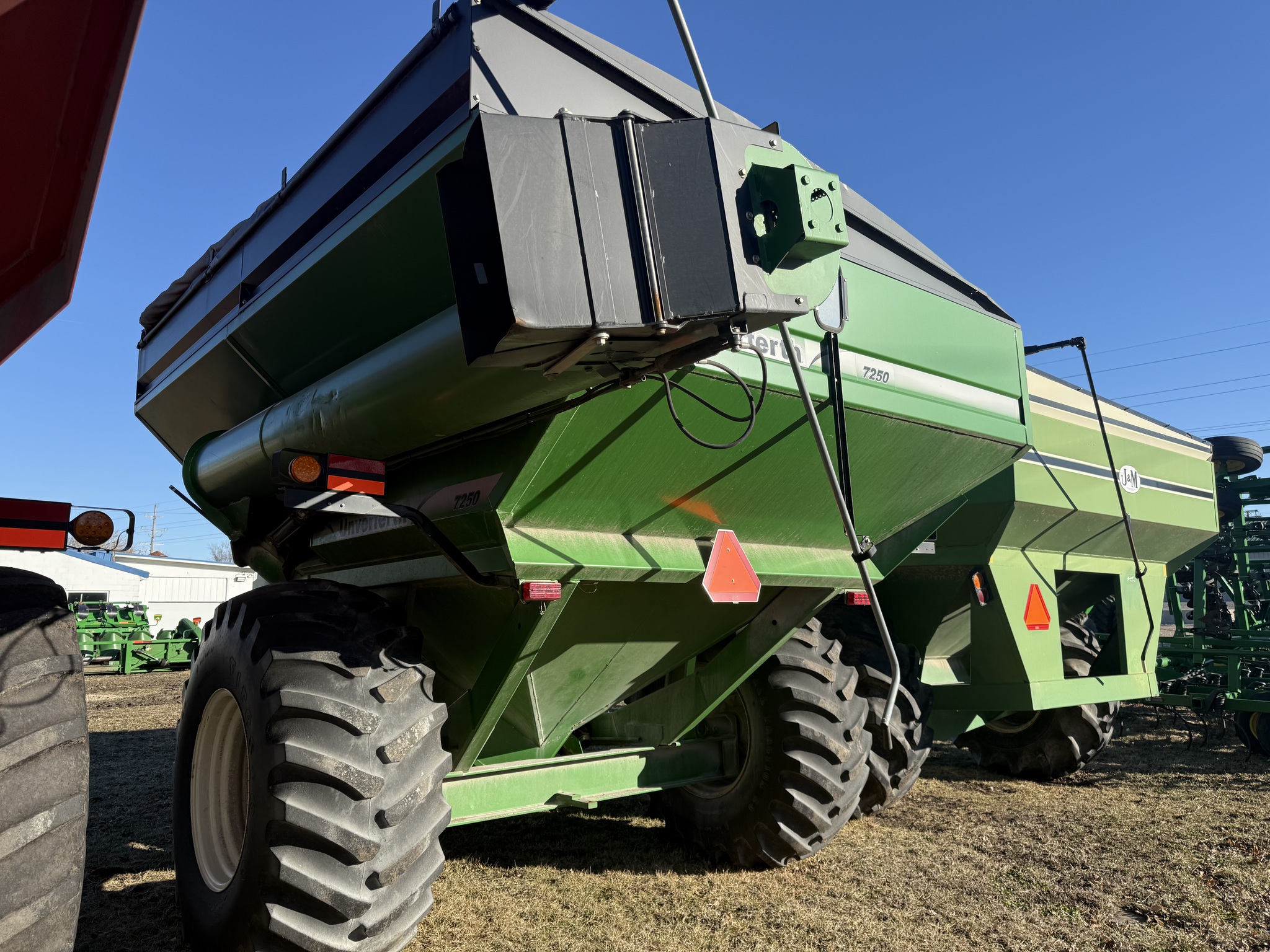  2009 Unverferth 7250 at Heritage Tractor in Pontiac, IL
