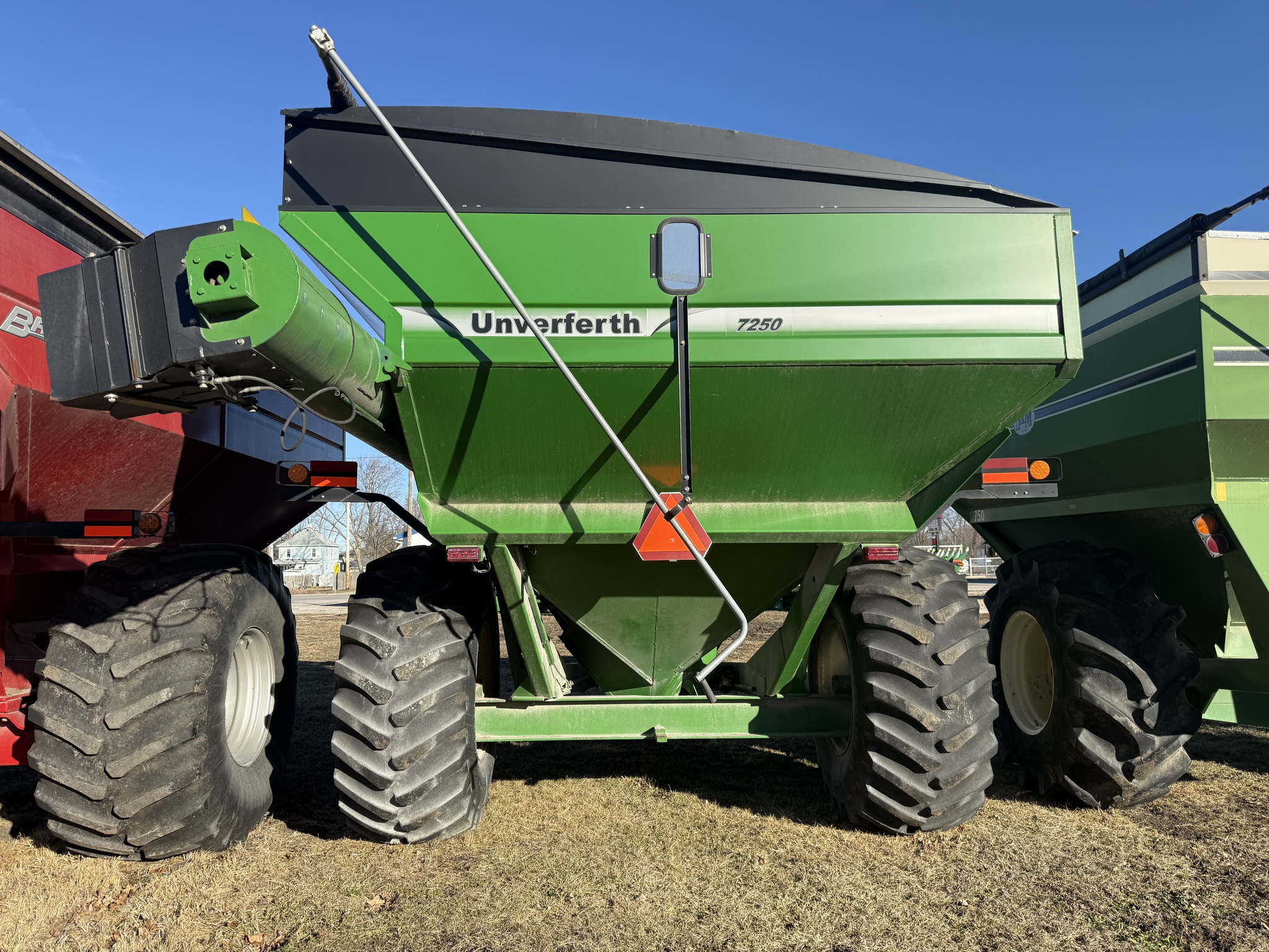  2009 Unverferth 7250 at Heritage Tractor in Pontiac, IL