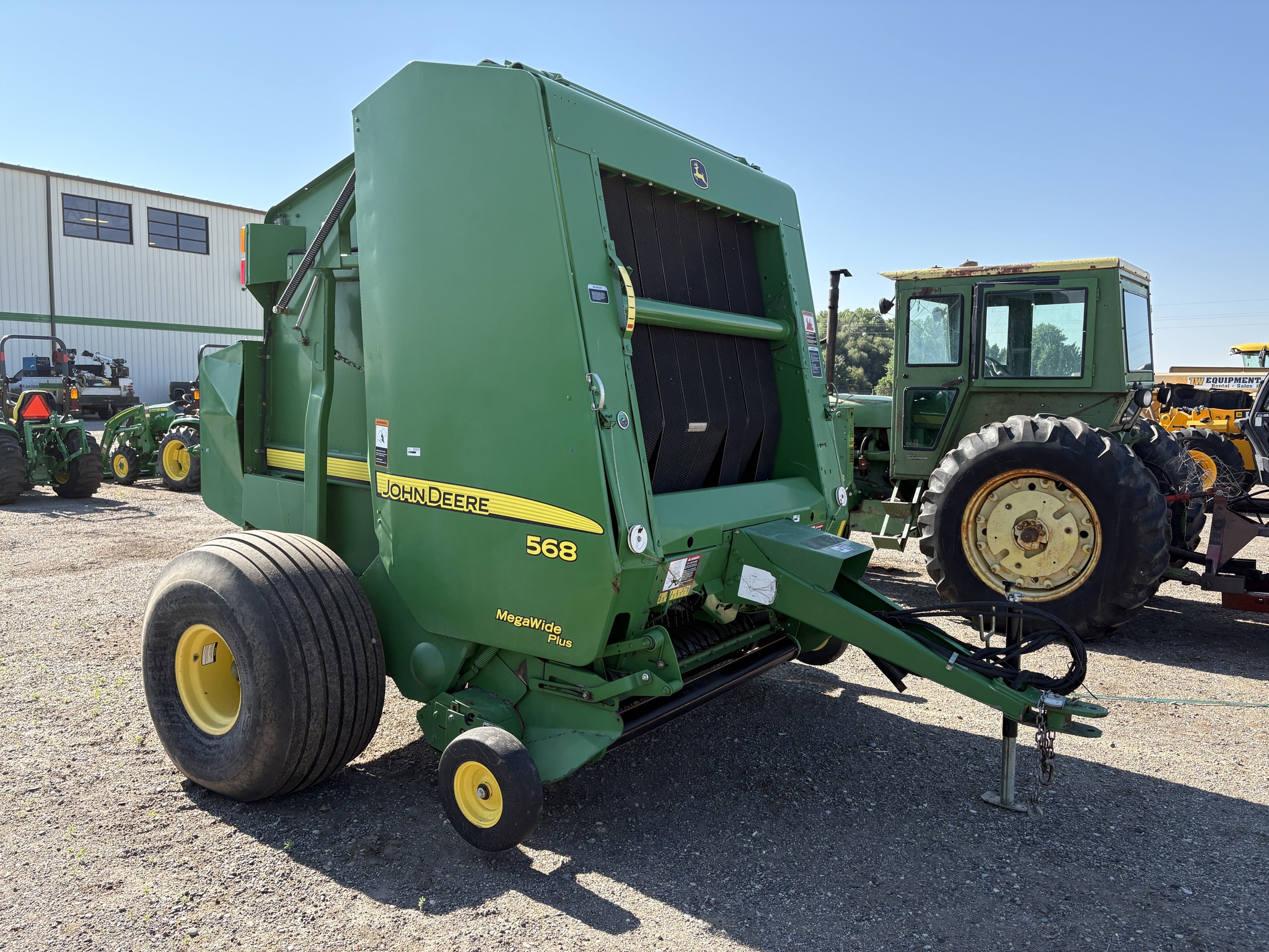 2011 John Deere 568 Image 5