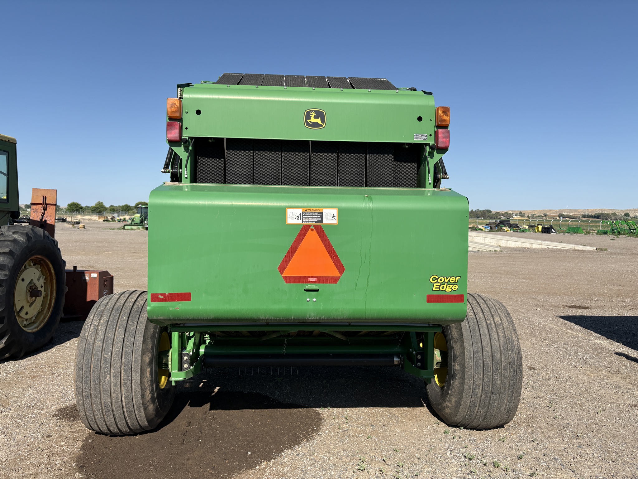 2011 John Deere 568 Image 3