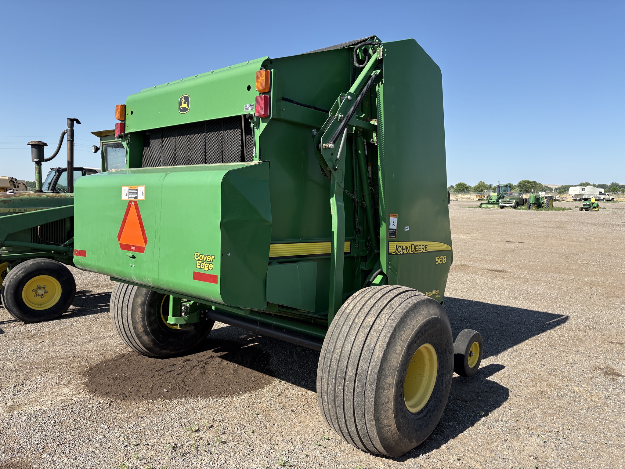 2011 John Deere 568 Image 4