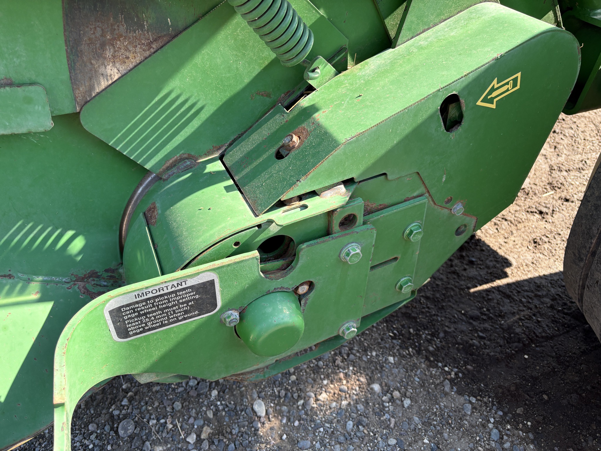 2011 John Deere 568 Image 16