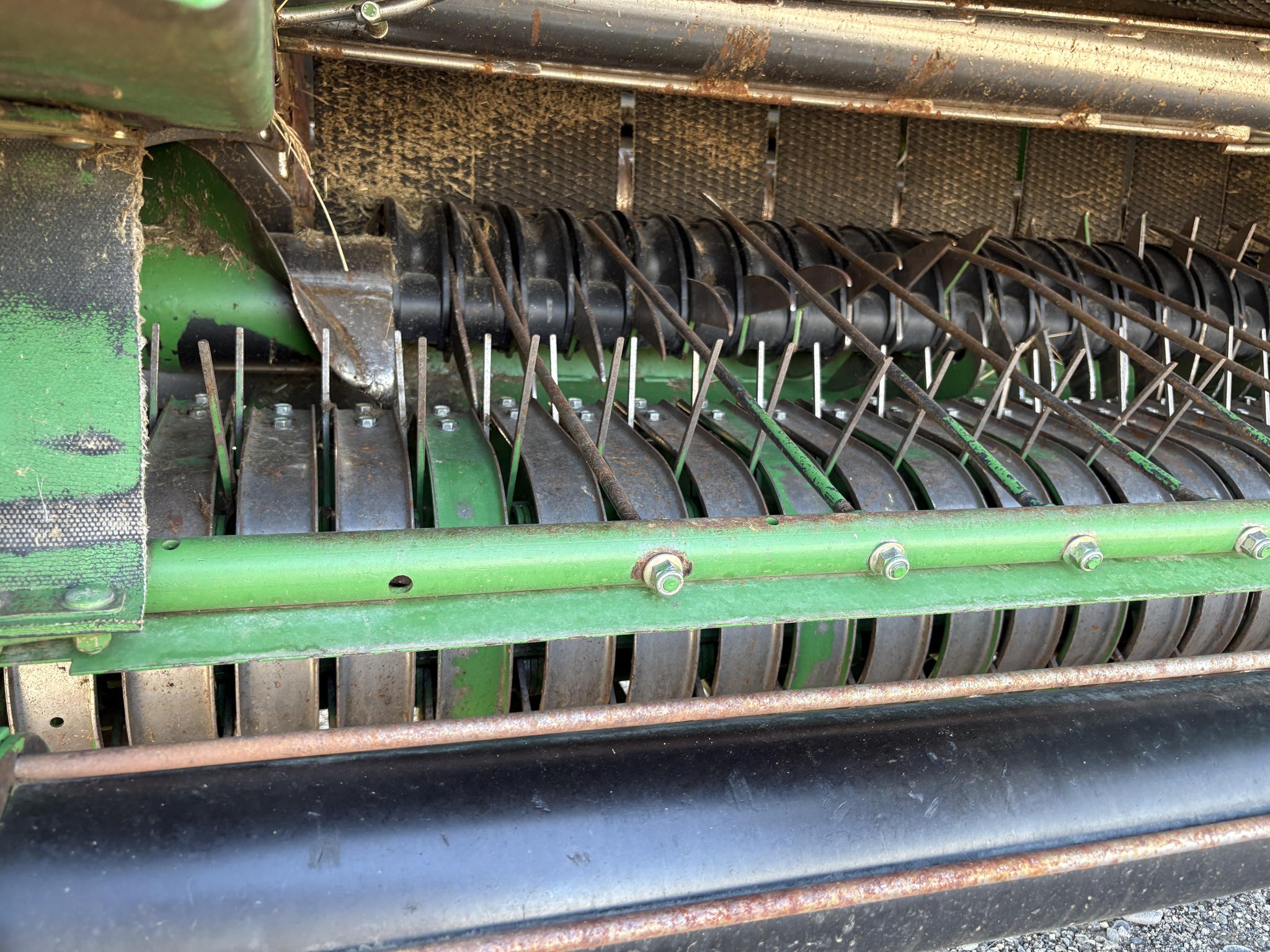 2011 John Deere 568 Image 8