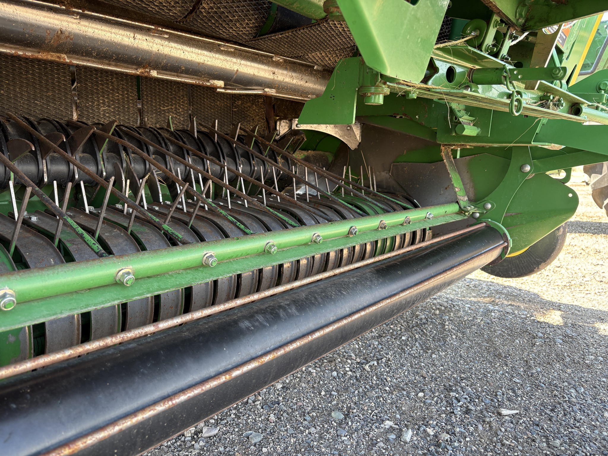 2011 John Deere 568 Image 9