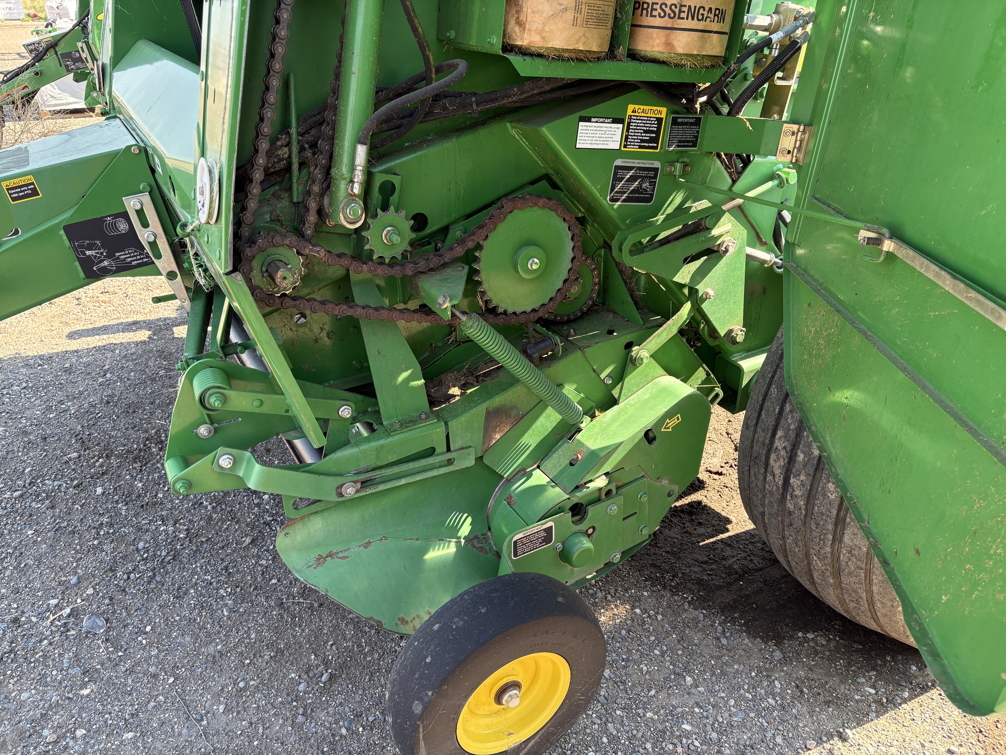 2011 John Deere 568 Image 15
