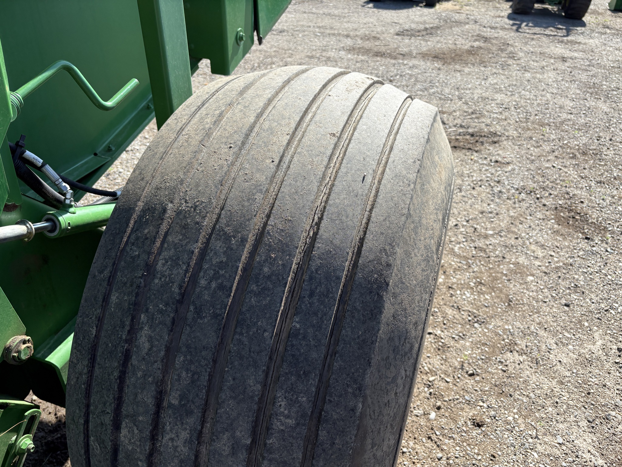 2011 John Deere 568 Image 18