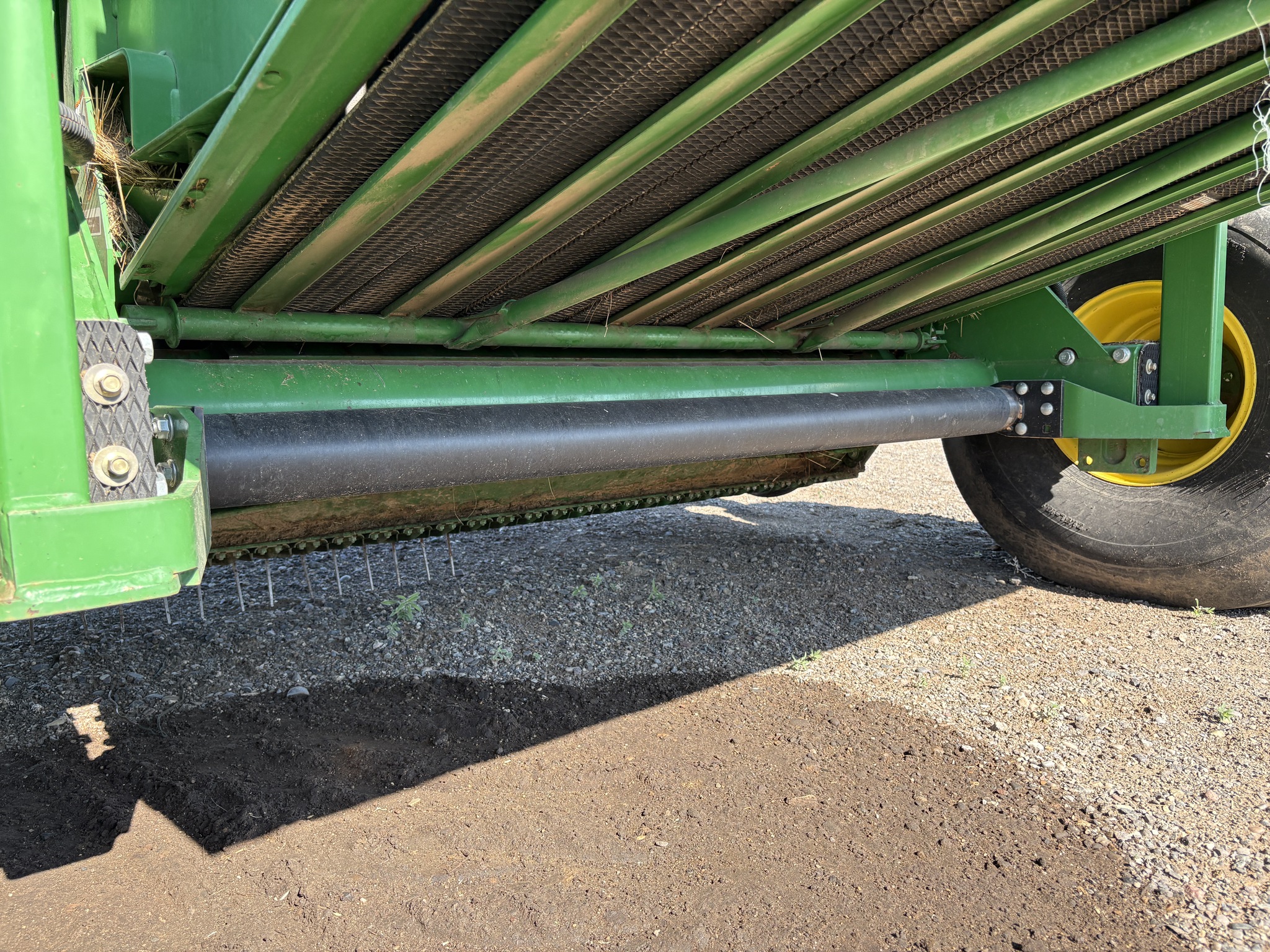 2011 John Deere 568 Image 20