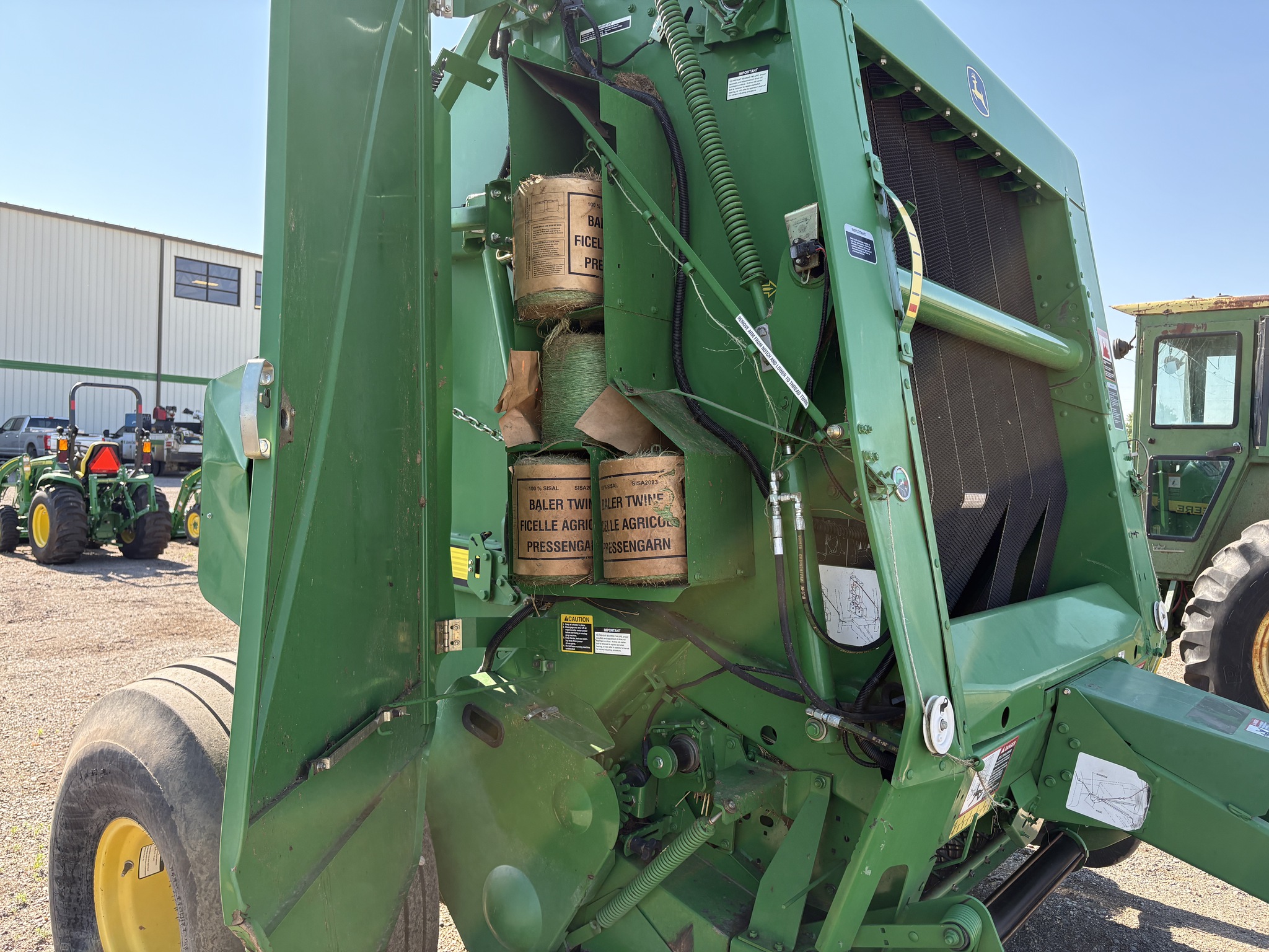 2011 John Deere 568 Image 25