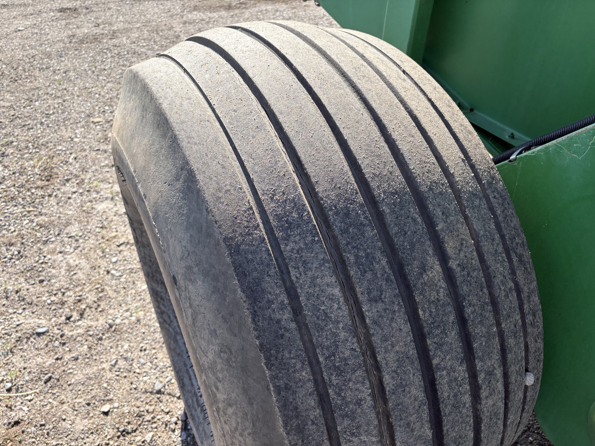 2011 John Deere 568 Image 22